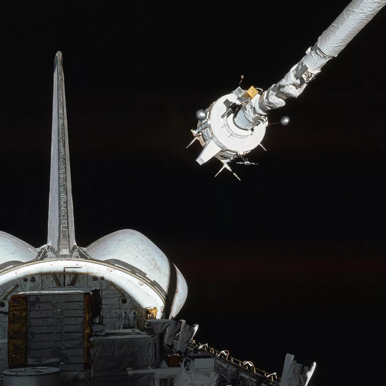 شاتل فضایی کلمبیا در مأموریت اس‌تی‌اس 3 به فضا پرتاب شد